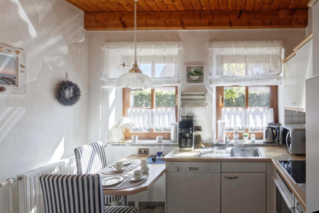 Ferienhaus Henny: 6 Geh-Minuten Vom Hafen. Privater Garten Jemgum Exterior photo